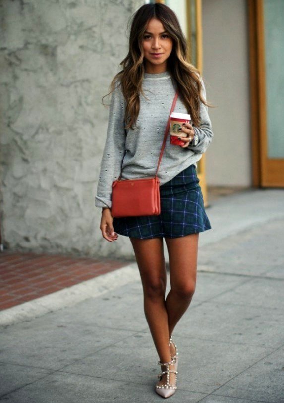 Blusa con volantes y vaqueros claros para primavera