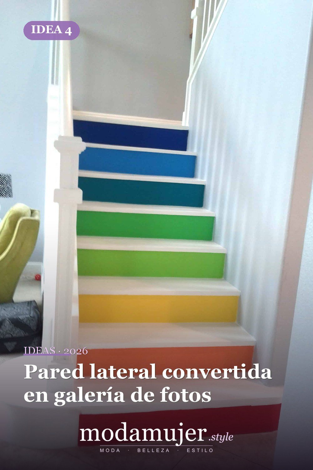 Pared lateral convertida en galería de fotos — 10 maneras creativas de mejorar tu escalera