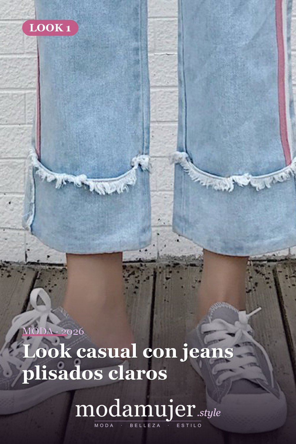 Look casual con jeans plisados claros — Cómo usar jeans plisados: las mejores ideas de atuendos para mujer
