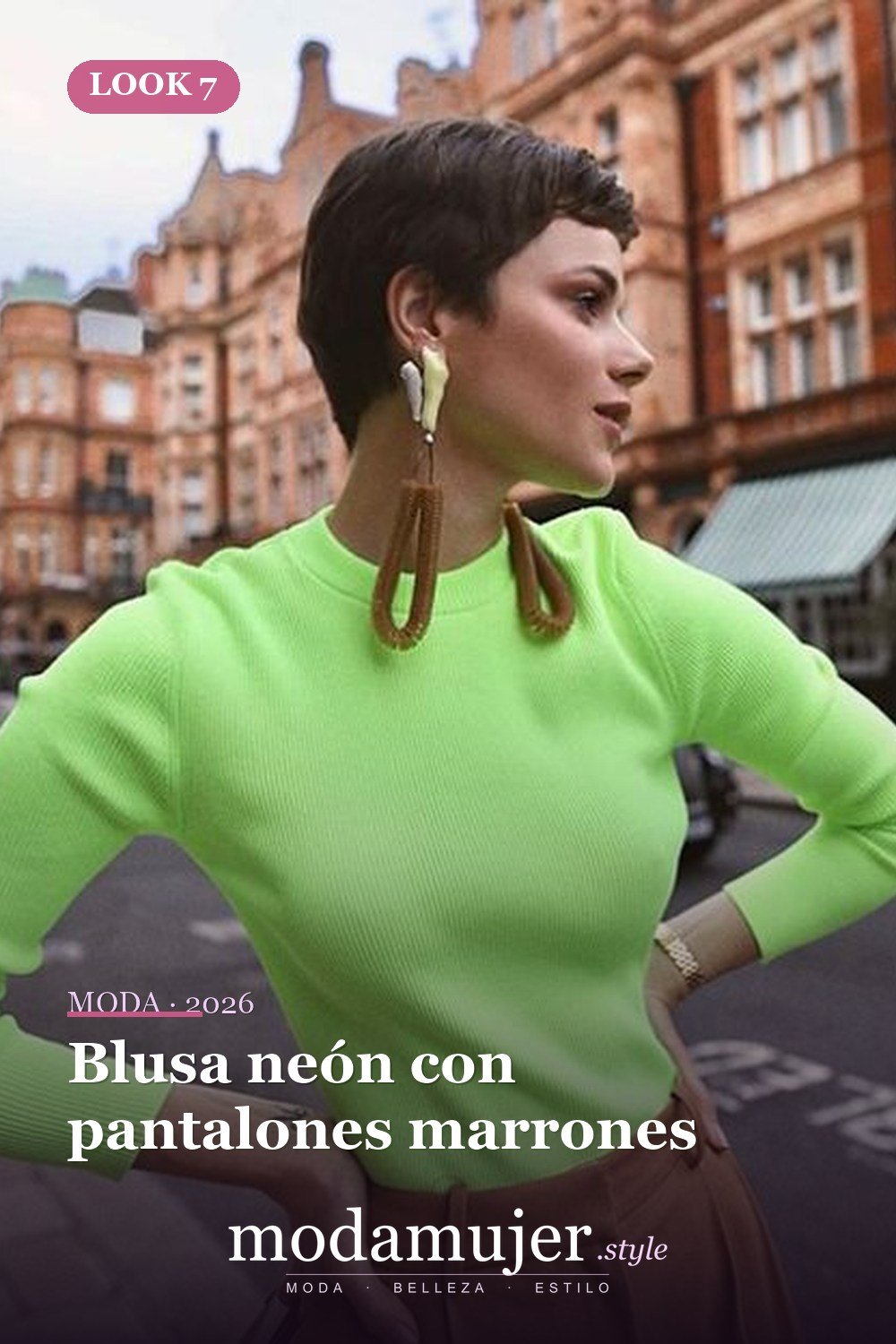 Blusa neón con pantalones marrones — 14 trajes y looks de neón de moda para la primavera de 2026