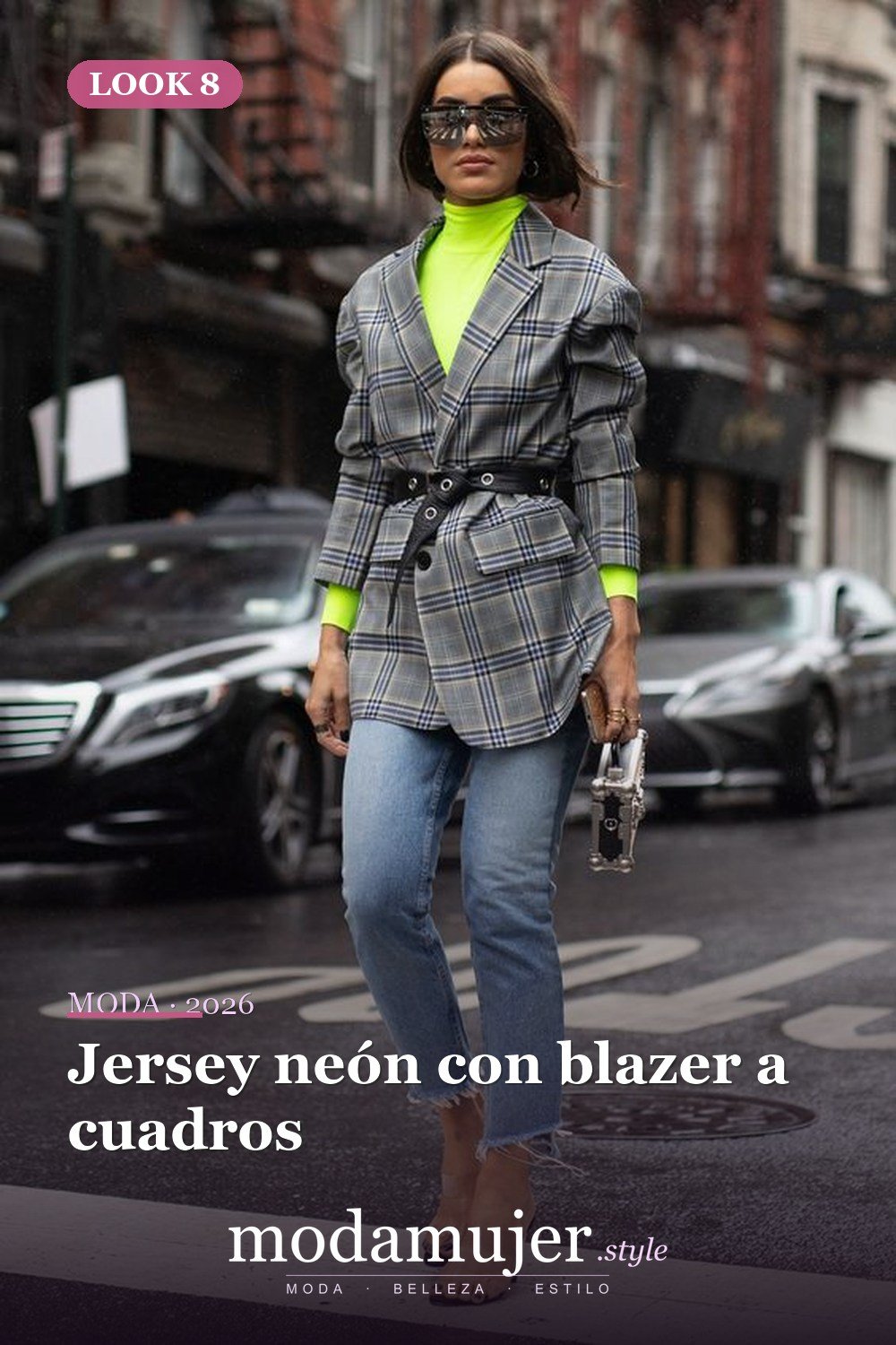 Jersey neón con blazer a cuadros — 14 trajes y looks de neón de moda para la primavera de 2026