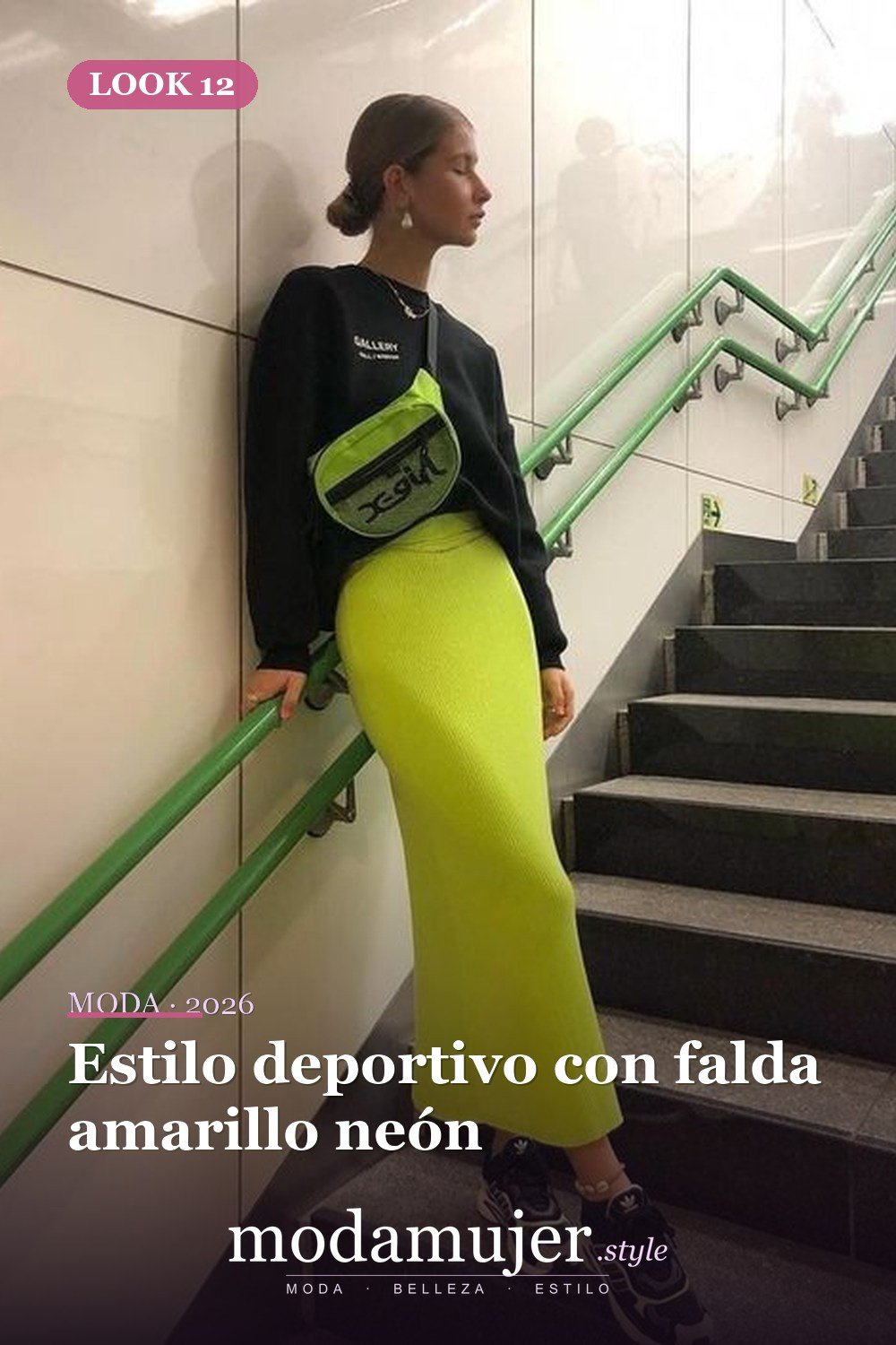 Estilo deportivo con falda amarillo neón — 14 trajes y looks de neón de moda para la primavera de 2026