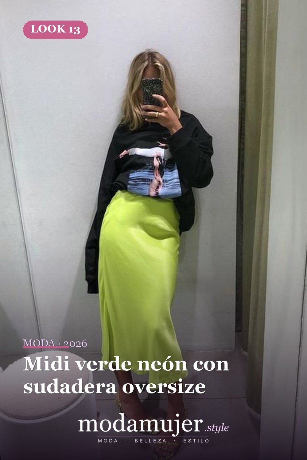 Midi verde neón con sudadera oversize — 14 trajes y looks de neón de moda para la primavera de 2026