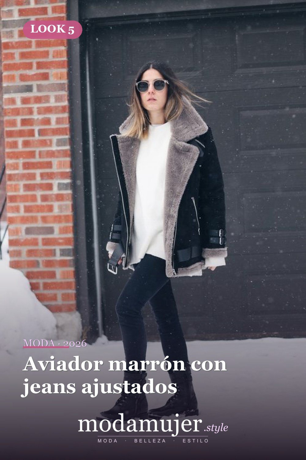 Aviador marrón con jeans ajustados — 15 atuendos atrevidos con abrigos de aviador de piel de oveja