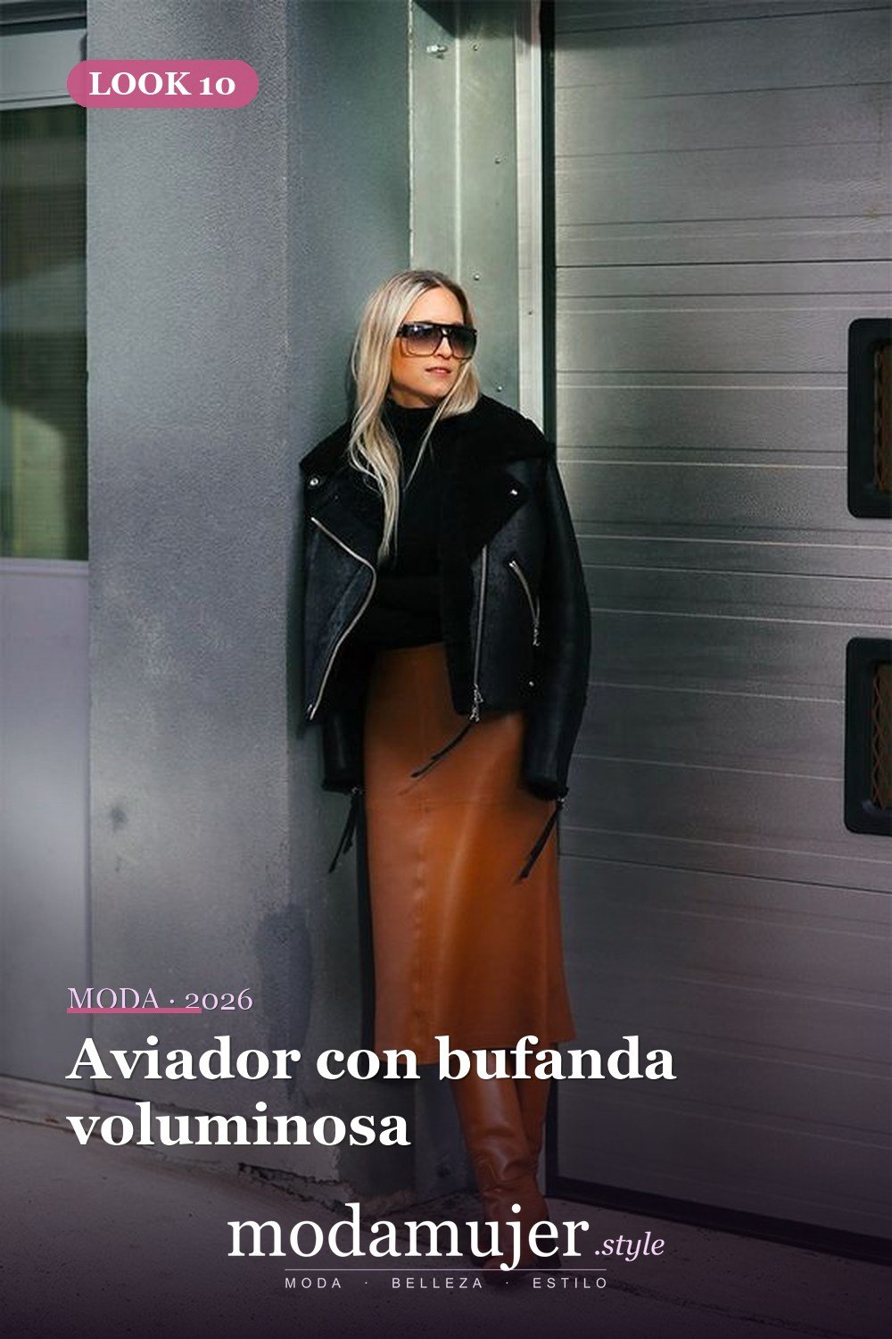 Aviador con bufanda voluminosa — 15 atuendos atrevidos con abrigos de aviador de piel de oveja