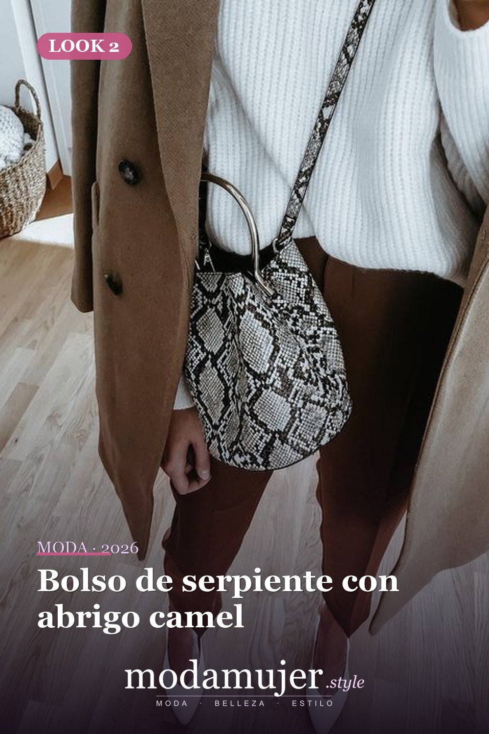 Bolso de serpiente con abrigo camel — 15 bolsas de piel de reptil para un toque moderno