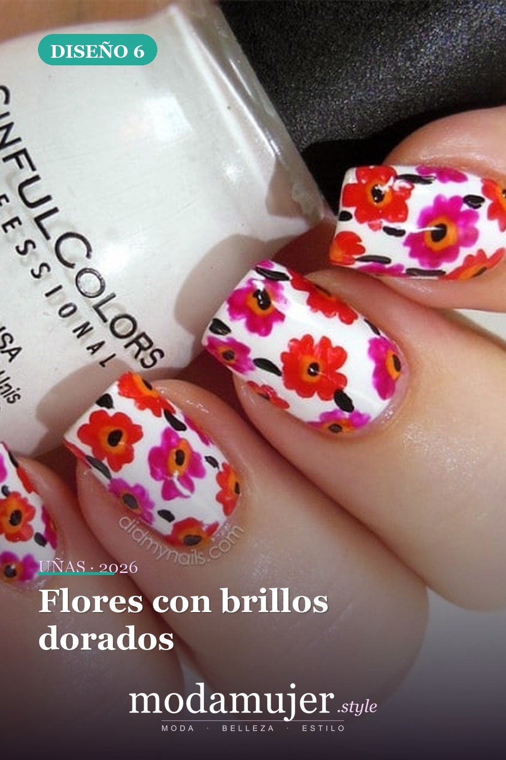 Flores con brillos dorados — 15 coloridos diseños de uñas de flores para el verano