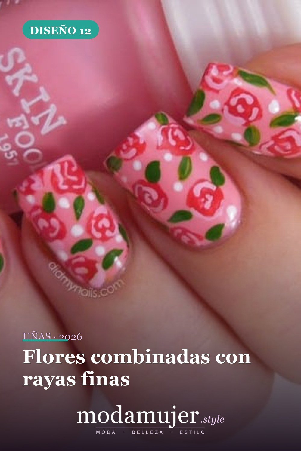 Flores combinadas con rayas finas — 15 coloridos diseños de uñas de flores para el verano