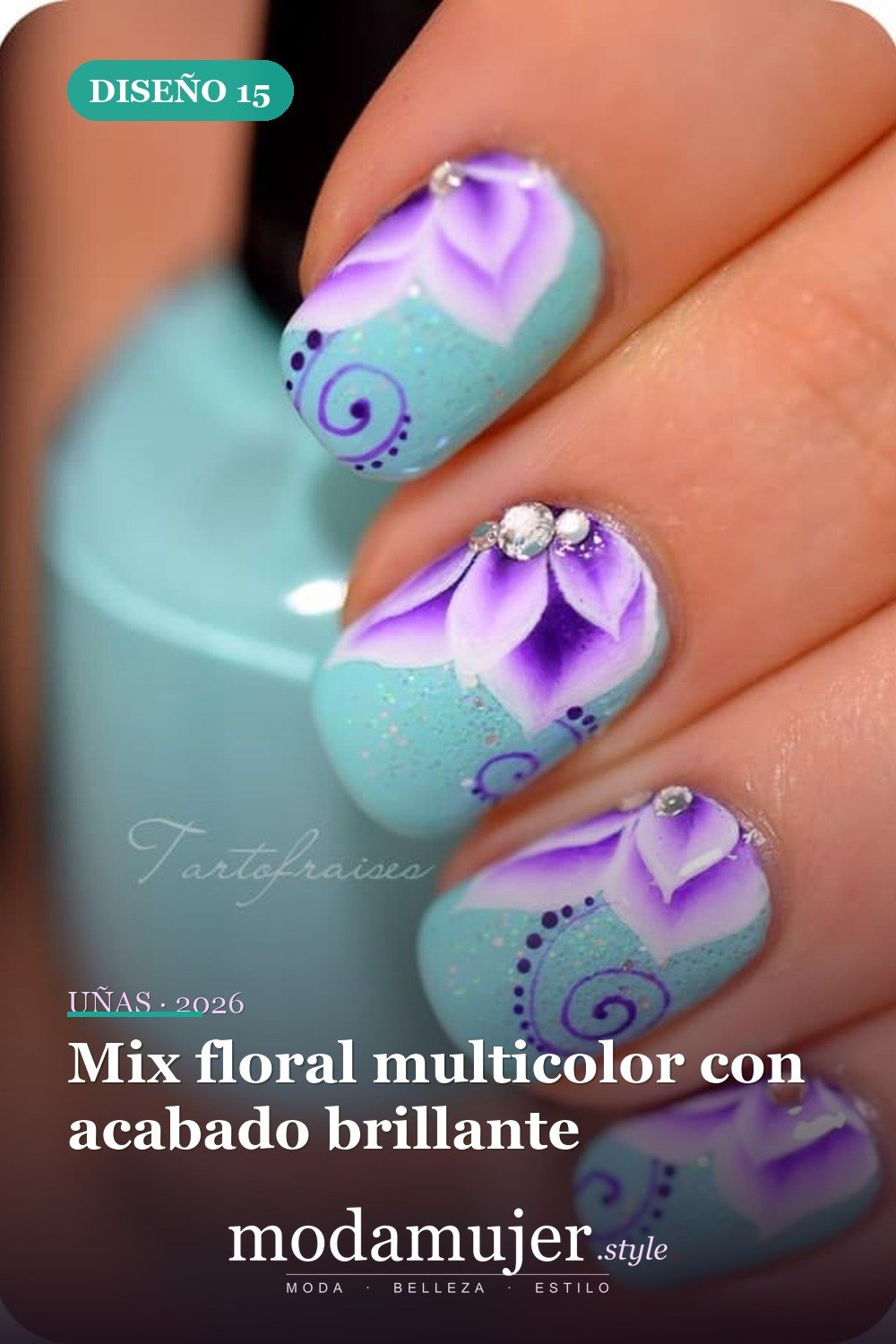 Mix floral multicolor con acabado brillante — 15 coloridos diseños de uñas de flores para el verano
