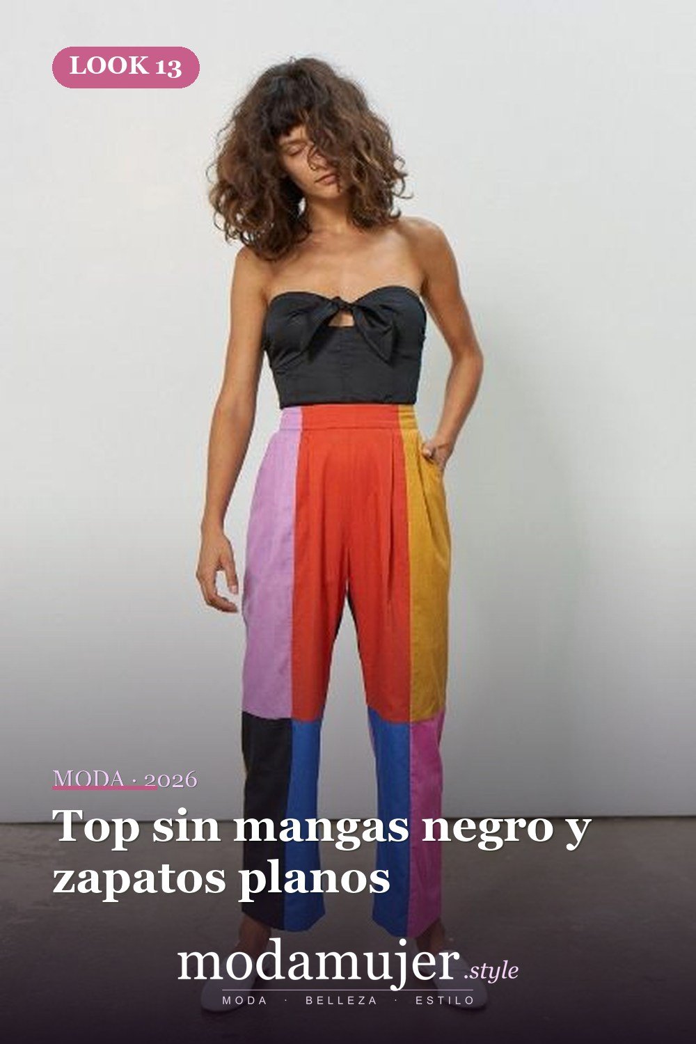 Top sin mangas negro y zapatos planos — 15 conjuntos con pantalones de bloques de colores