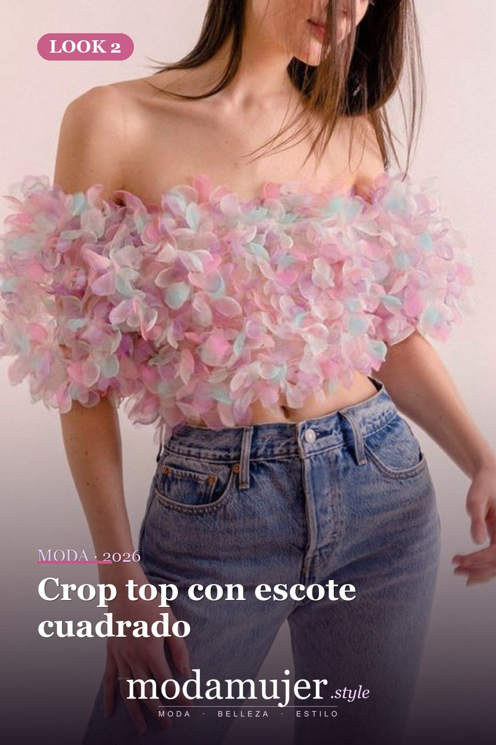 Crop top con escote cuadrado — 15 Crop tops que toda chica debe tener en su armario