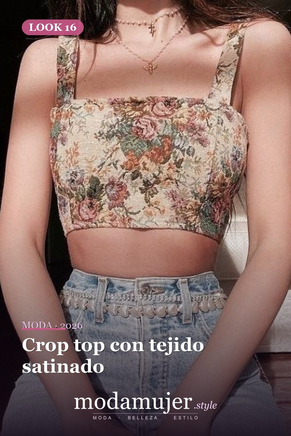 Crop top con tejido satinado — 15 Crop tops que toda chica debe tener en su armario