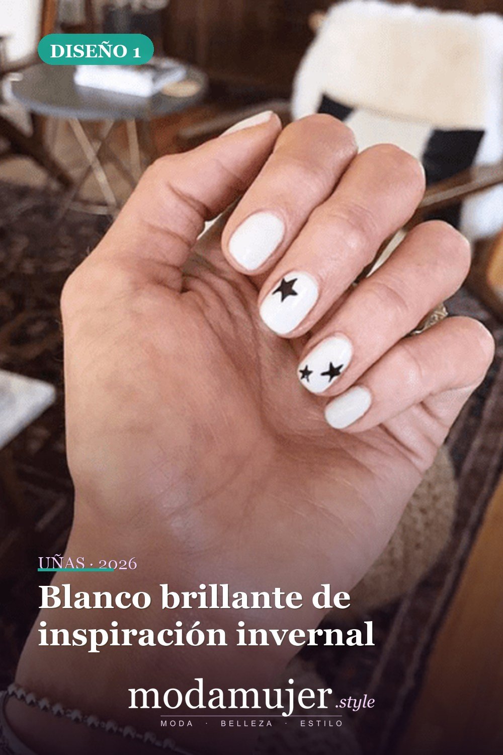 Blanco brillante de inspiración invernal — 15 diseños de uñas blancas brillantes y elegantes