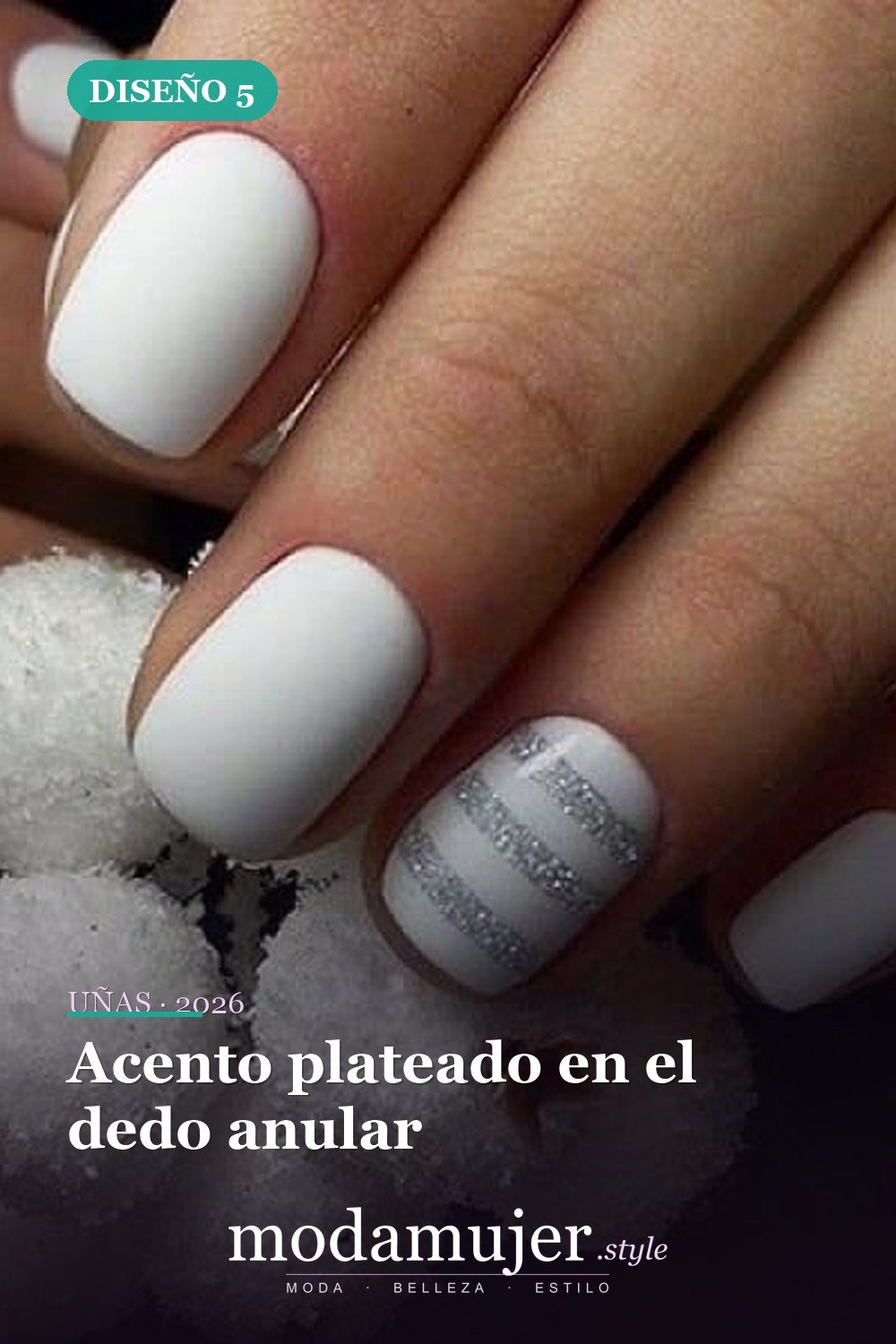 Acento plateado en el dedo anular — 15 diseños de uñas blancas brillantes y elegantes