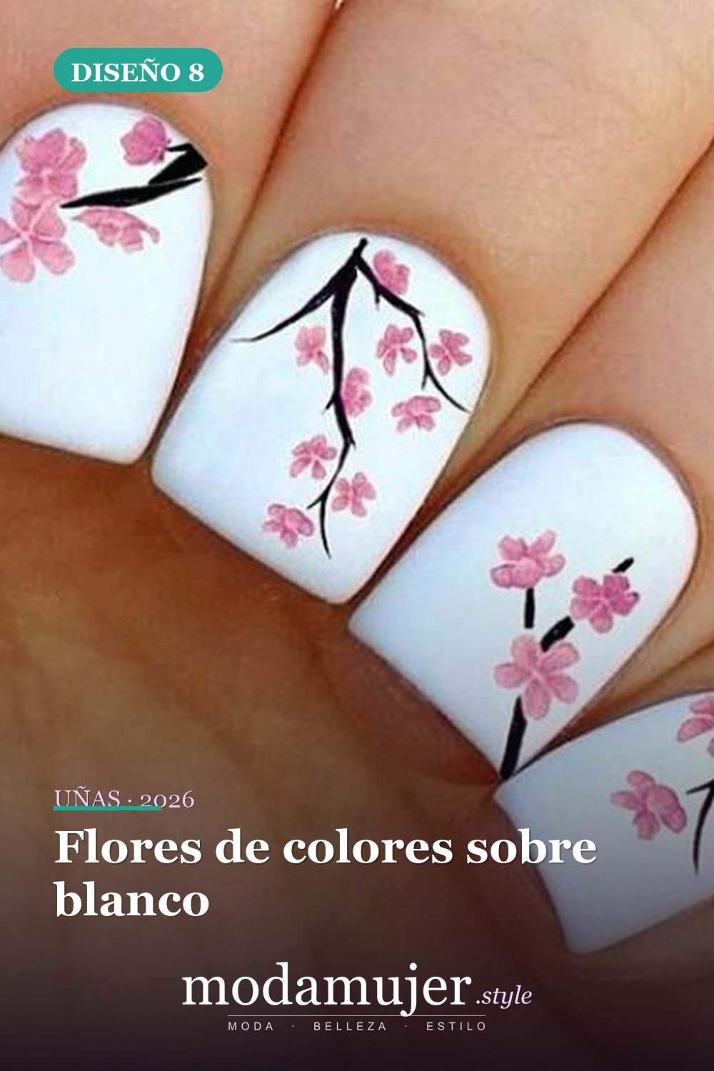 Flores de colores sobre blanco — 15 diseños de uñas blancas brillantes y elegantes