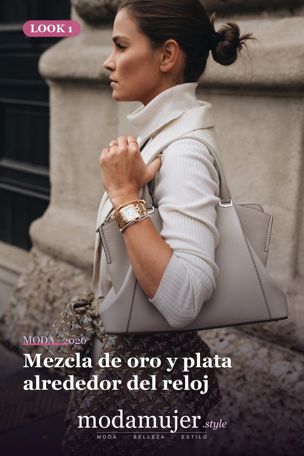 Mezcla de oro y plata alrededor del reloj — 15 formas de colocar pulseras en capas con un reloj