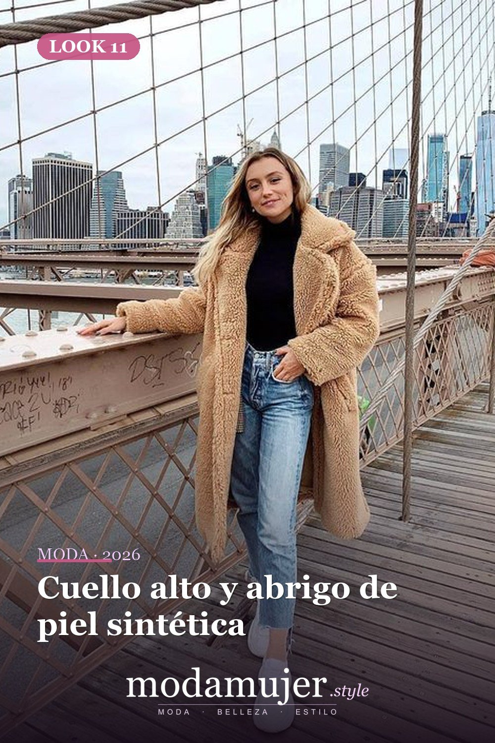 Cuello alto y abrigo de piel sintética — 15 ideas vanguardistas de jeans para llevar en 2026