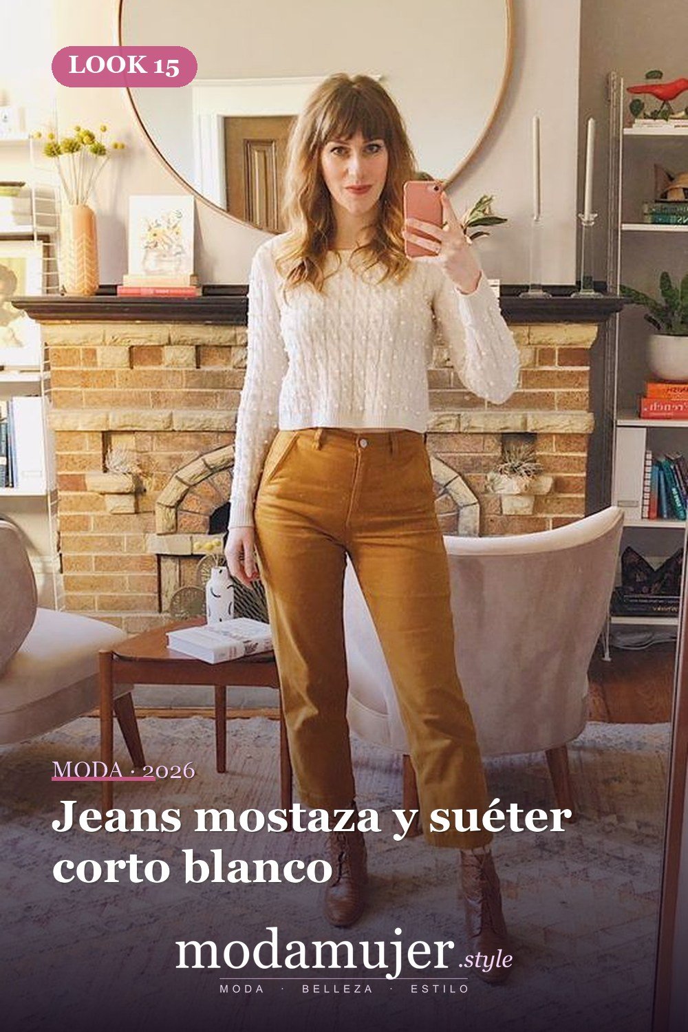 Jeans mostaza y suéter corto blanco — 15 ideas vanguardistas de jeans para llevar en 2026