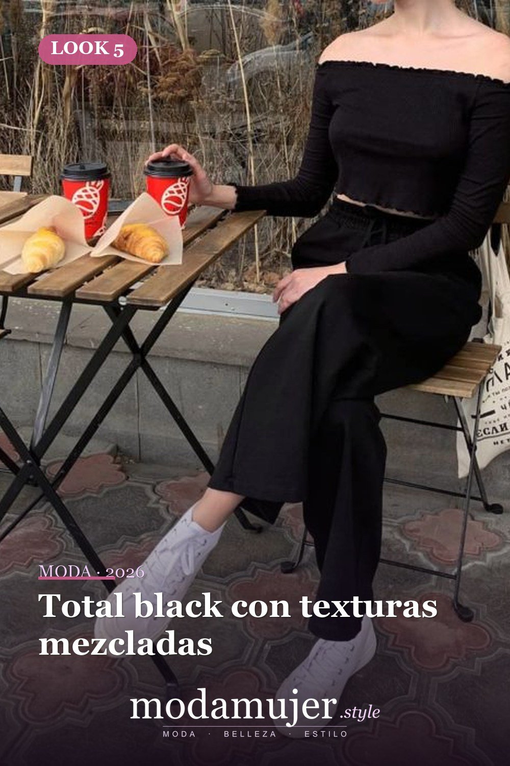 Total black con texturas mezcladas — 15 looks total black que debes usar para lucir radiante