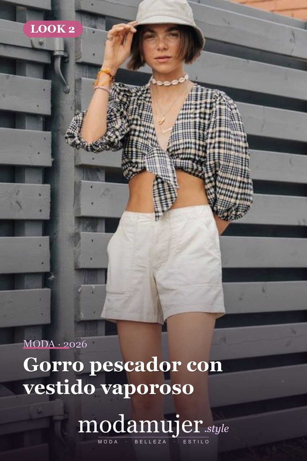 Gorro pescador con vestido vaporoso — 15 Maneras de llevar gorro pescador sin perder el encanto