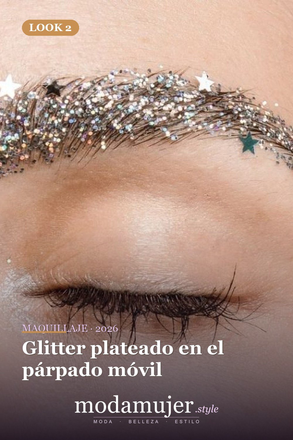 Glitter plateado en el párpado móvil — 15 Maquillajes con brillo de estrellas que te fascinarán