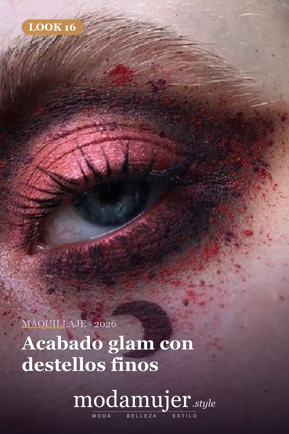 Acabado glam con destellos finos — 15 Maquillajes con brillo de estrellas que te fascinarán