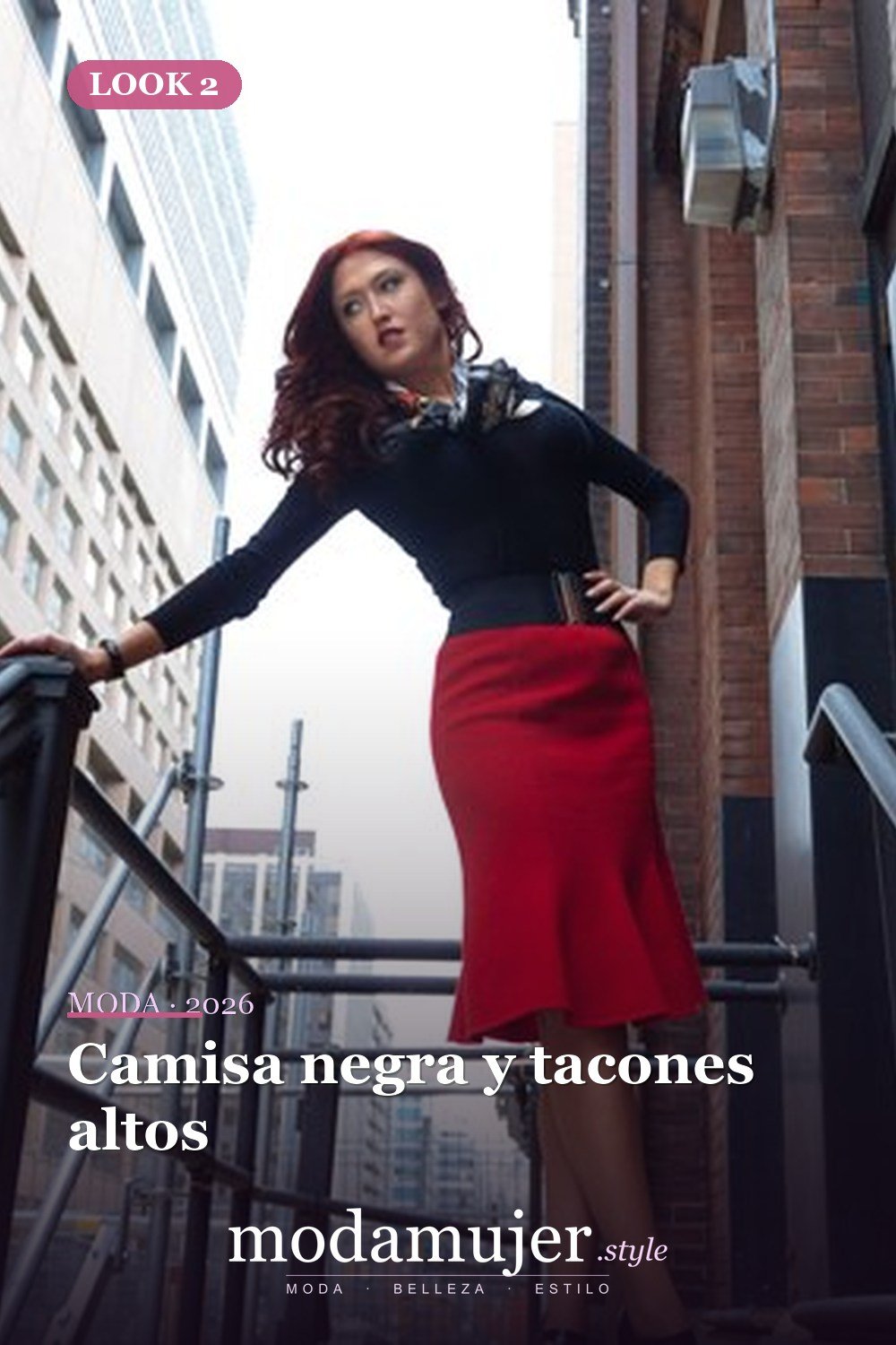 Camisa negra y tacones altos — 16 trajes de otoño con faldas de trompeta para 2026