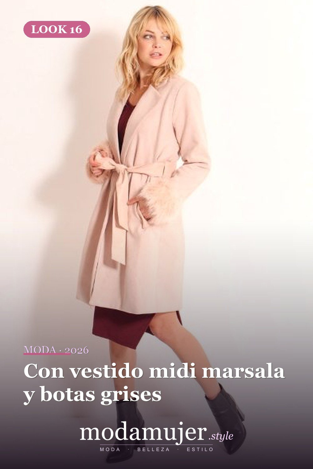 Con vestido midi marsala y botas grises — 17 ideas de atuendo con abrigos con puños de piel para 2026