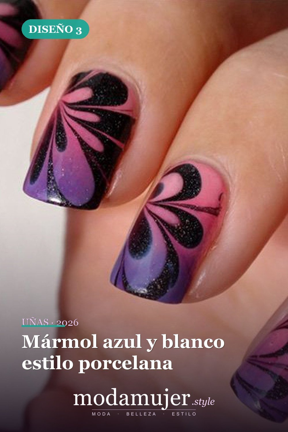 Mármol azul y blanco estilo porcelana — 18 diseños únicos de uñas de mármol de agua