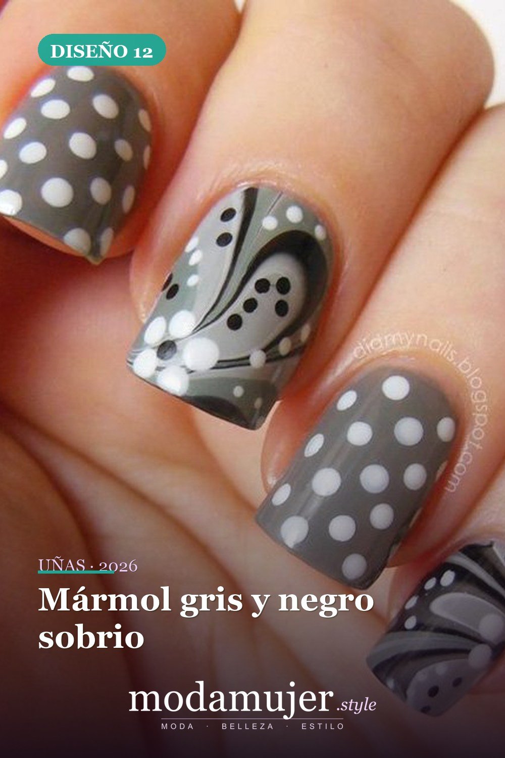 Mármol gris y negro sobrio — 18 diseños únicos de uñas de mármol de agua