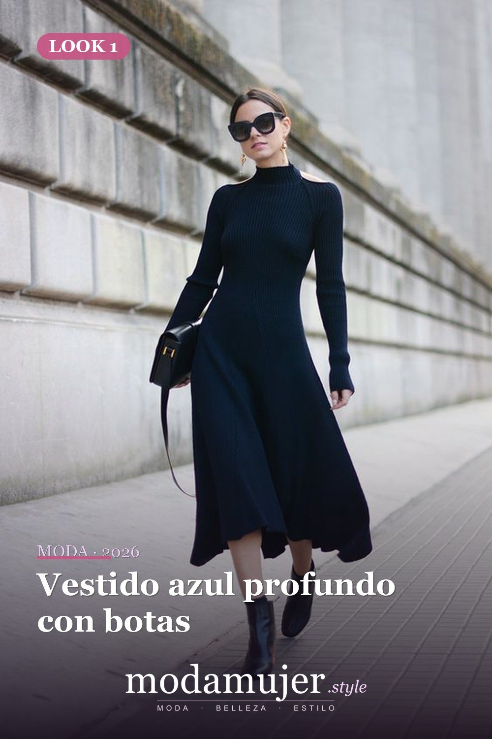 Vestido azul profundo con botas — 18 ideas de outfits con vestidos de punto para 2026