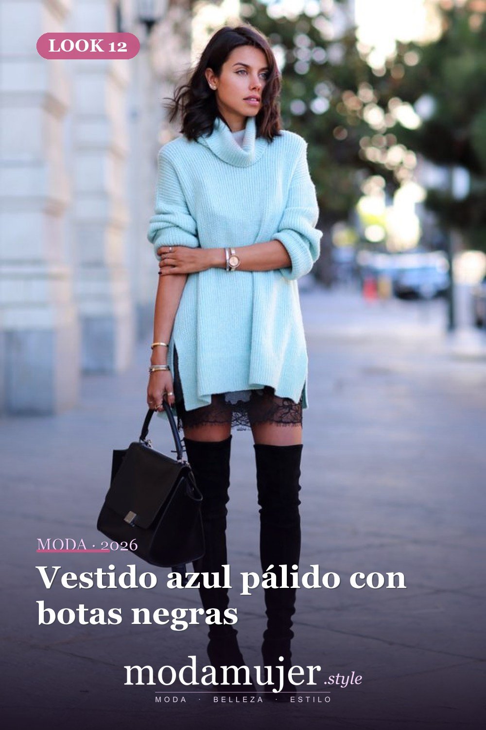 Vestido azul pálido con botas negras — 18 ideas de outfits con vestidos de punto para 2026
