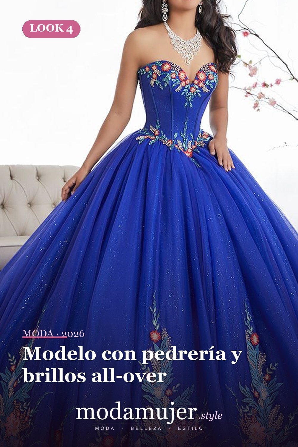 Modelo con pedrería y brillos all-over — 18 ideas de vestidos de quinceañera absolutamente impresionantes