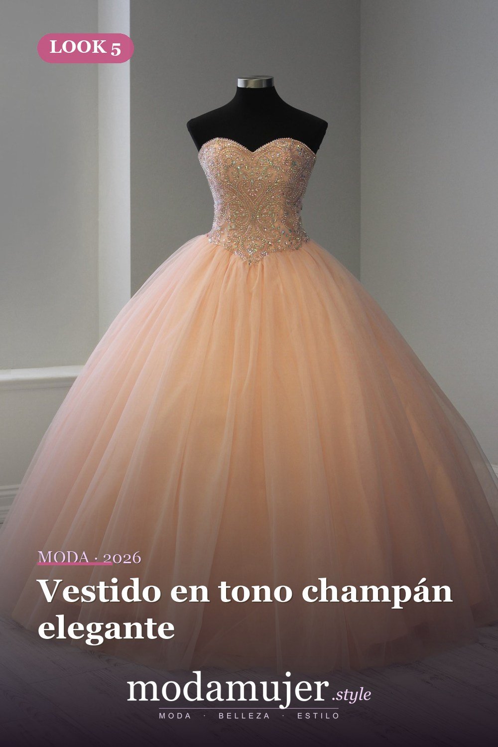 Vestido en tono champán elegante — 18 ideas de vestidos de quinceañera absolutamente impresionantes