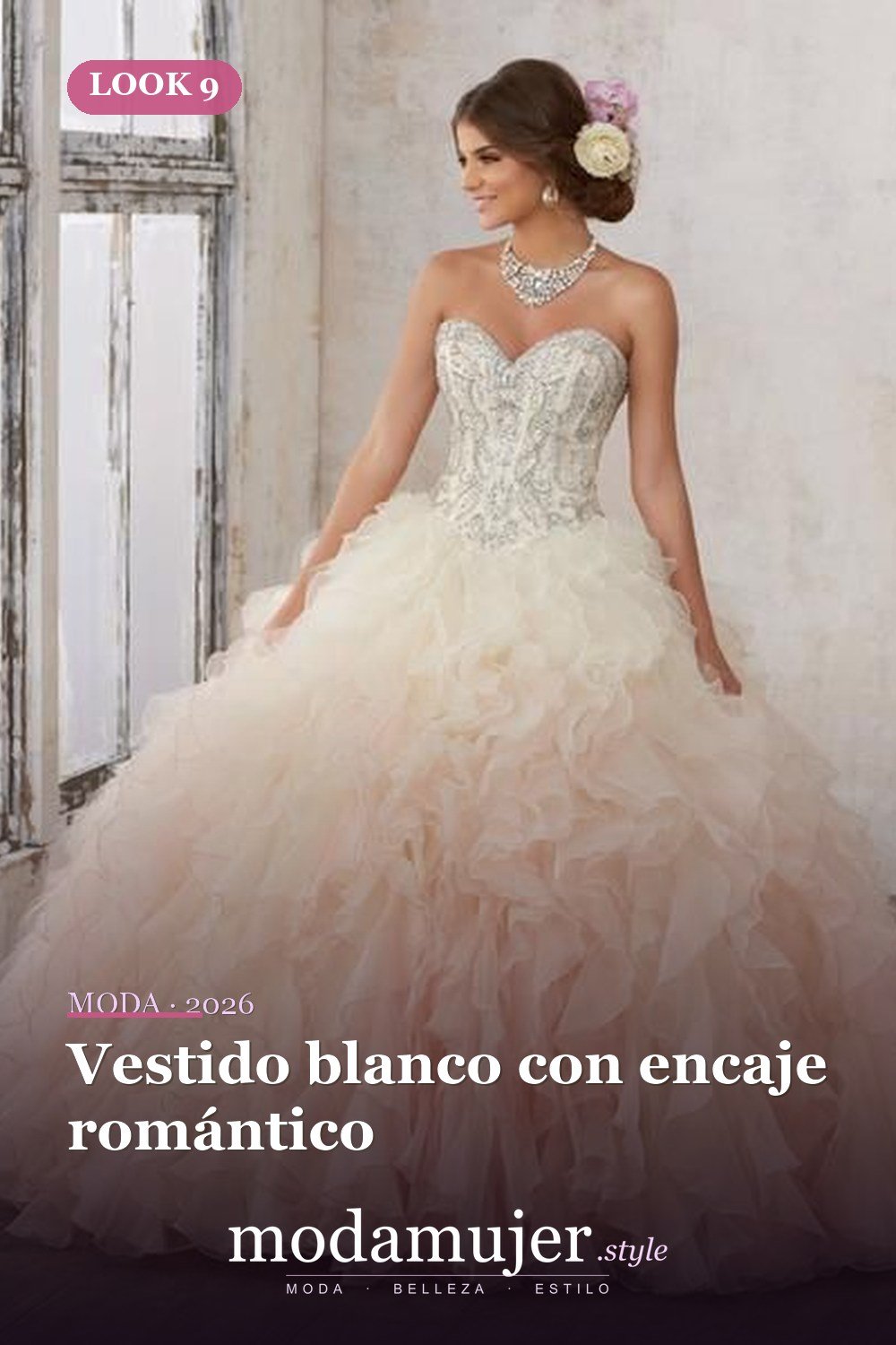 Vestido blanco con encaje romántico — 18 ideas de vestidos de quinceañera absolutamente impresionantes