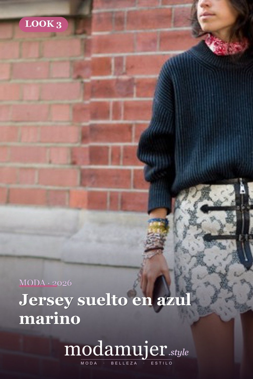 Jersey suelto en azul marino — 18 outfits con faldas festoneadas para este otoño