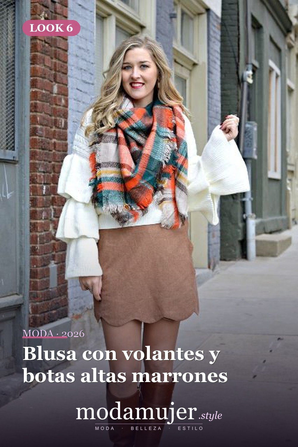 Blusa con volantes y botas altas marrones — 18 outfits con faldas festoneadas para este otoño