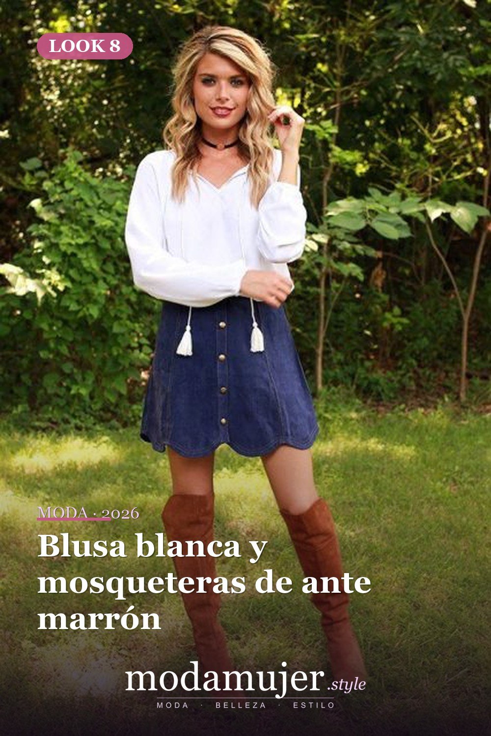 Blusa blanca y mosqueteras de ante marrón — 18 outfits con faldas festoneadas para este otoño