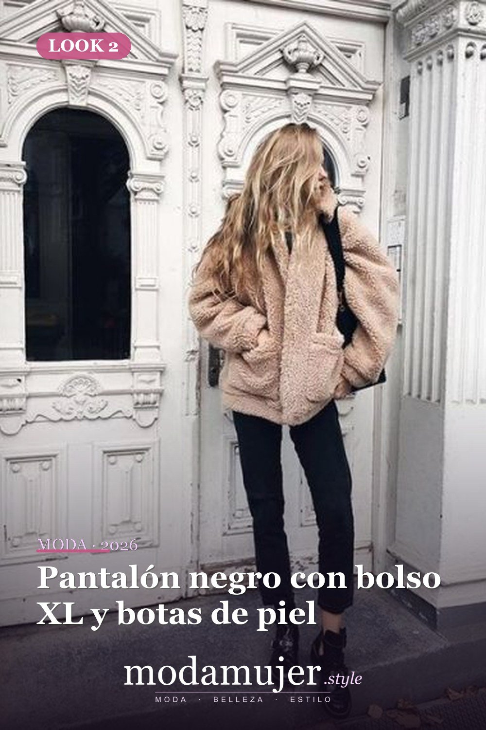 Pantalón negro con bolso XL y botas de piel — 18 trajes cómodos con chaquetas de osito de peluche