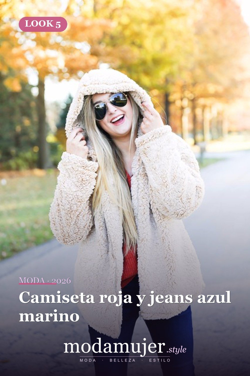 Camiseta roja y jeans azul marino — 18 trajes cómodos con chaquetas de osito de peluche
