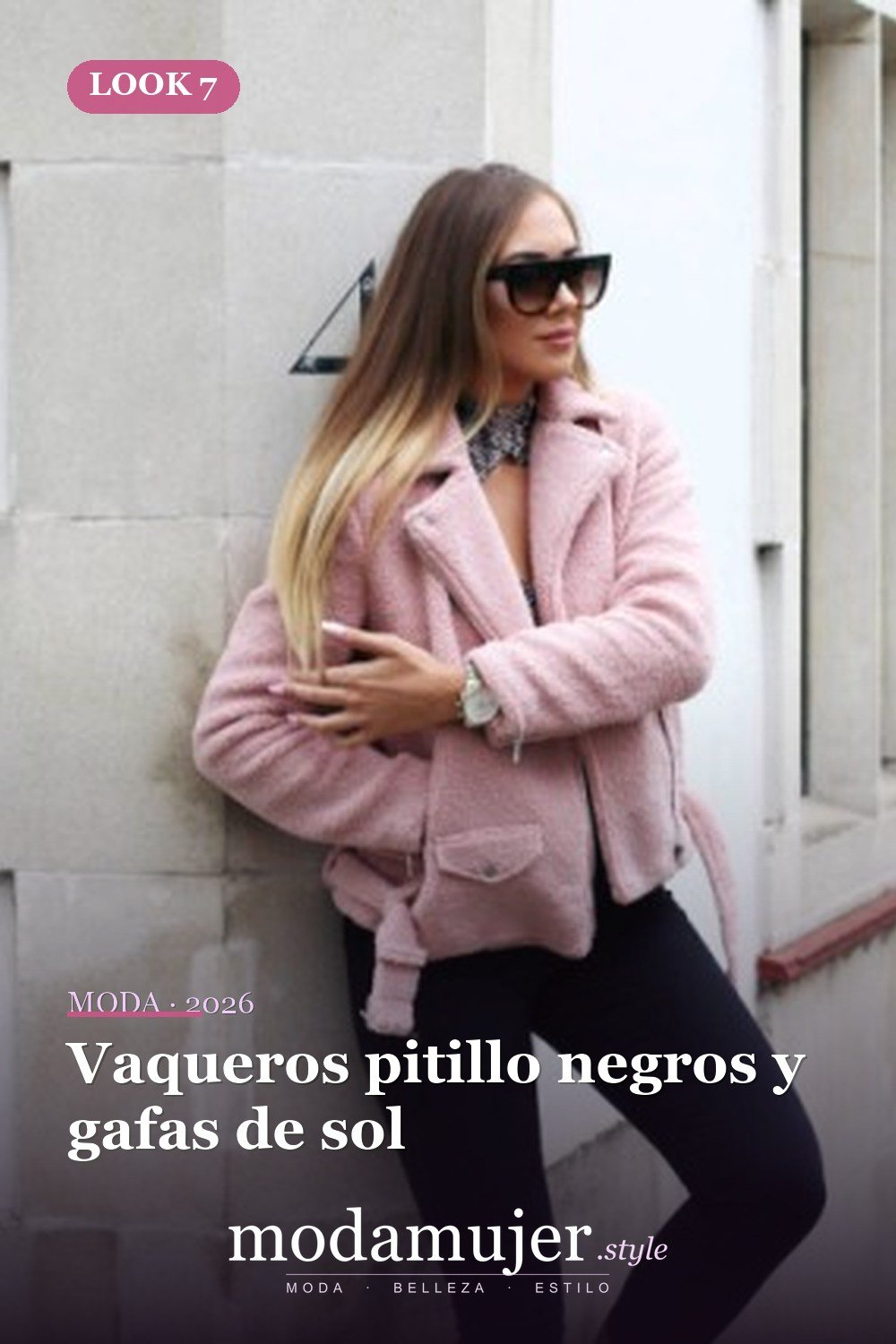 Vaqueros pitillo negros y gafas de sol — 18 trajes cómodos con chaquetas de osito de peluche