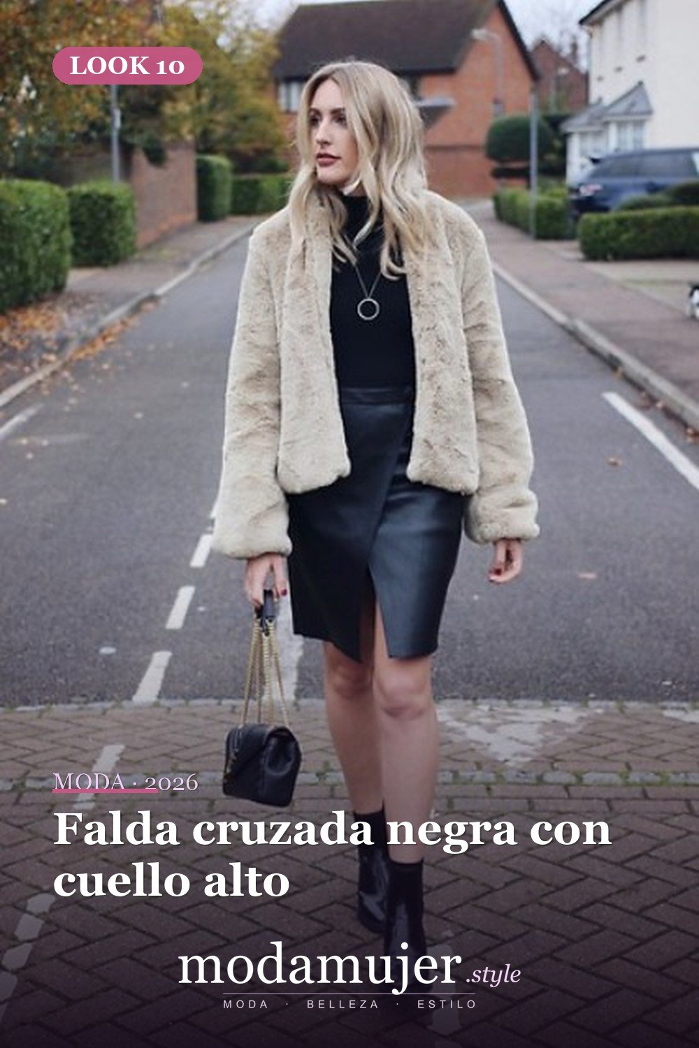 Falda cruzada negra con cuello alto — 18 trajes cómodos con chaquetas de osito de peluche