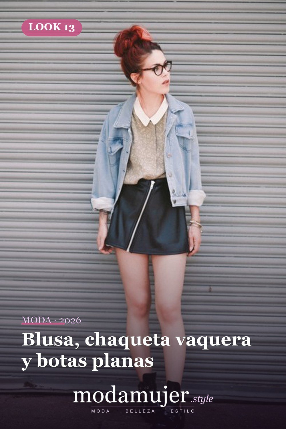 Blusa, chaqueta vaquera y botas planas — 18 trajes con falda de cuero con cremallera para esta temporada