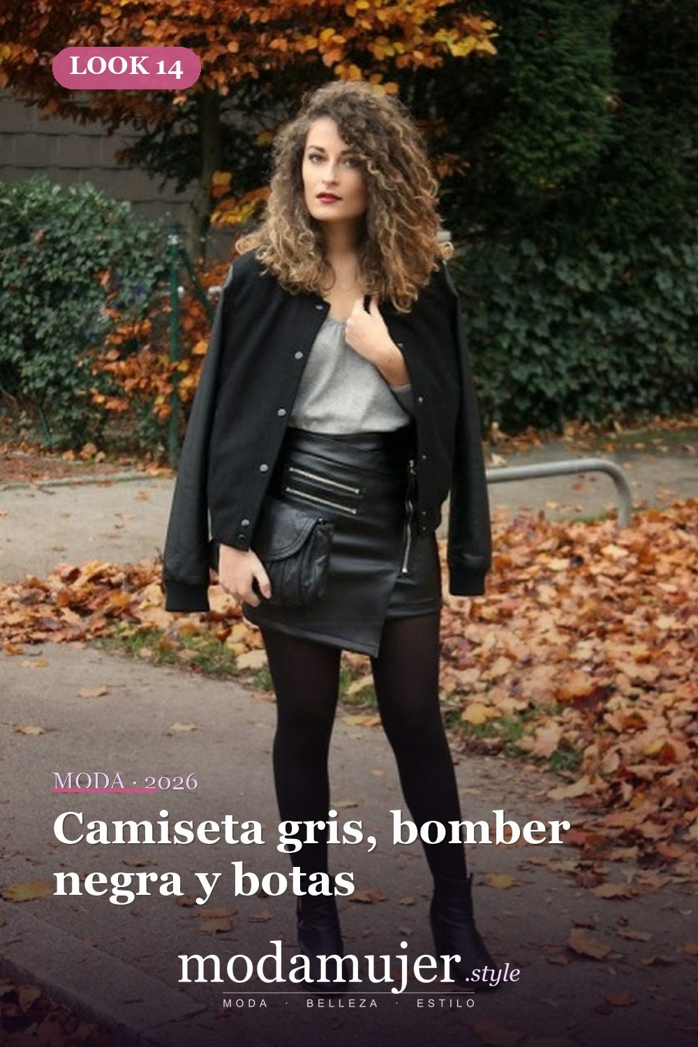 Camiseta gris, bomber negra y botas — 18 trajes con falda de cuero con cremallera para esta temporada
