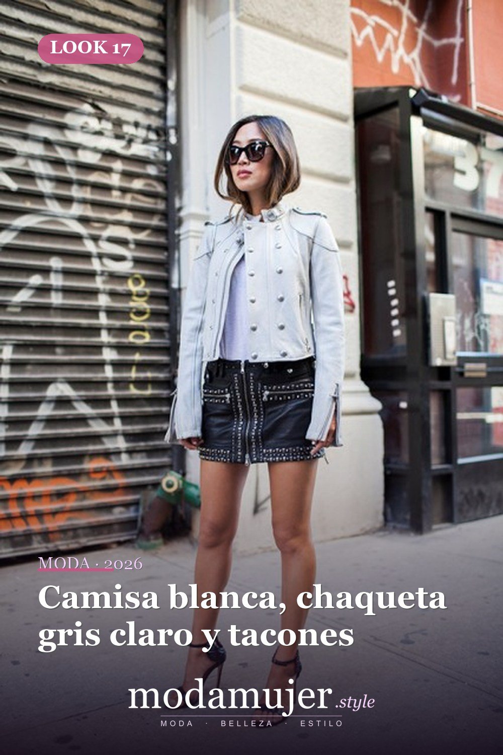 Camisa blanca, chaqueta gris claro y tacones — 18 trajes con falda de cuero con cremallera para esta temporada
