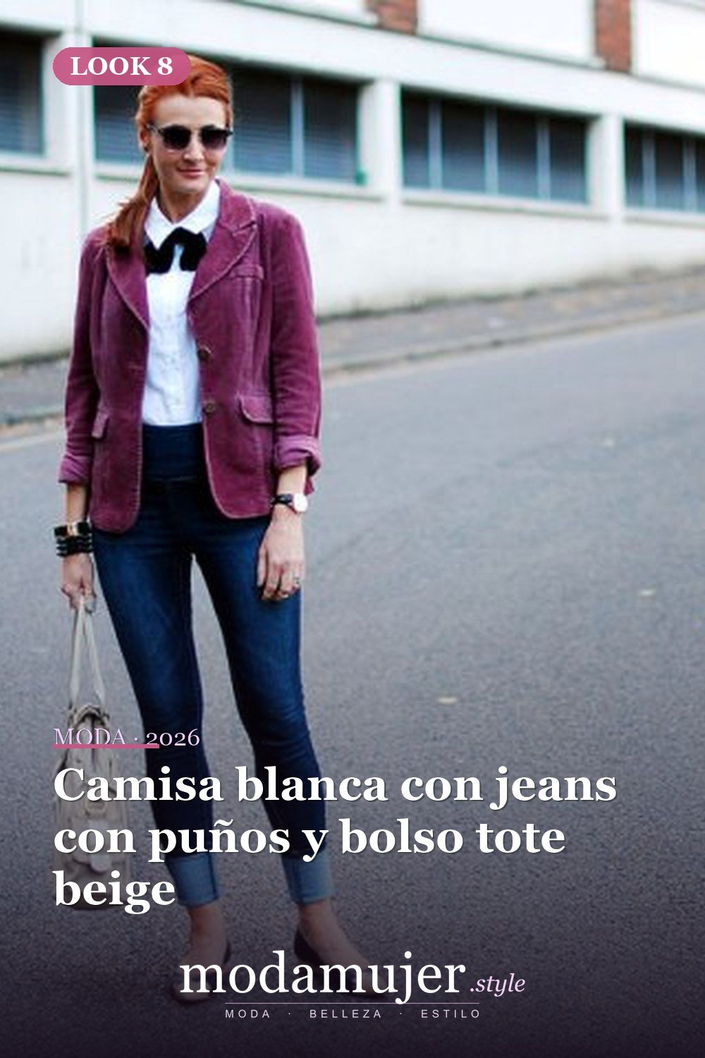 Camisa blanca con jeans con puños y bolso tote beige — 18 trajes de chaqueta de pana para damas elegantes