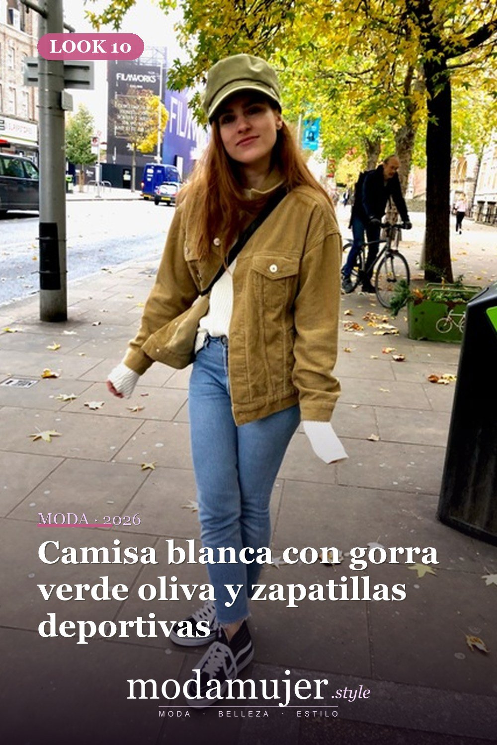 Camisa blanca con gorra verde oliva y zapatillas deportivas — 18 trajes de chaqueta de pana para damas elegantes