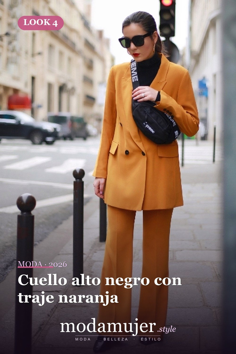 Cuello alto negro con traje naranja — 18 trajes de otoño con riñoneras para damas en 2026