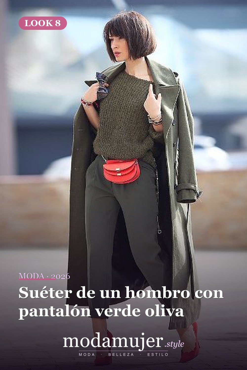 Suéter de un hombro con pantalón verde oliva — 18 trajes de otoño con riñoneras para damas en 2026