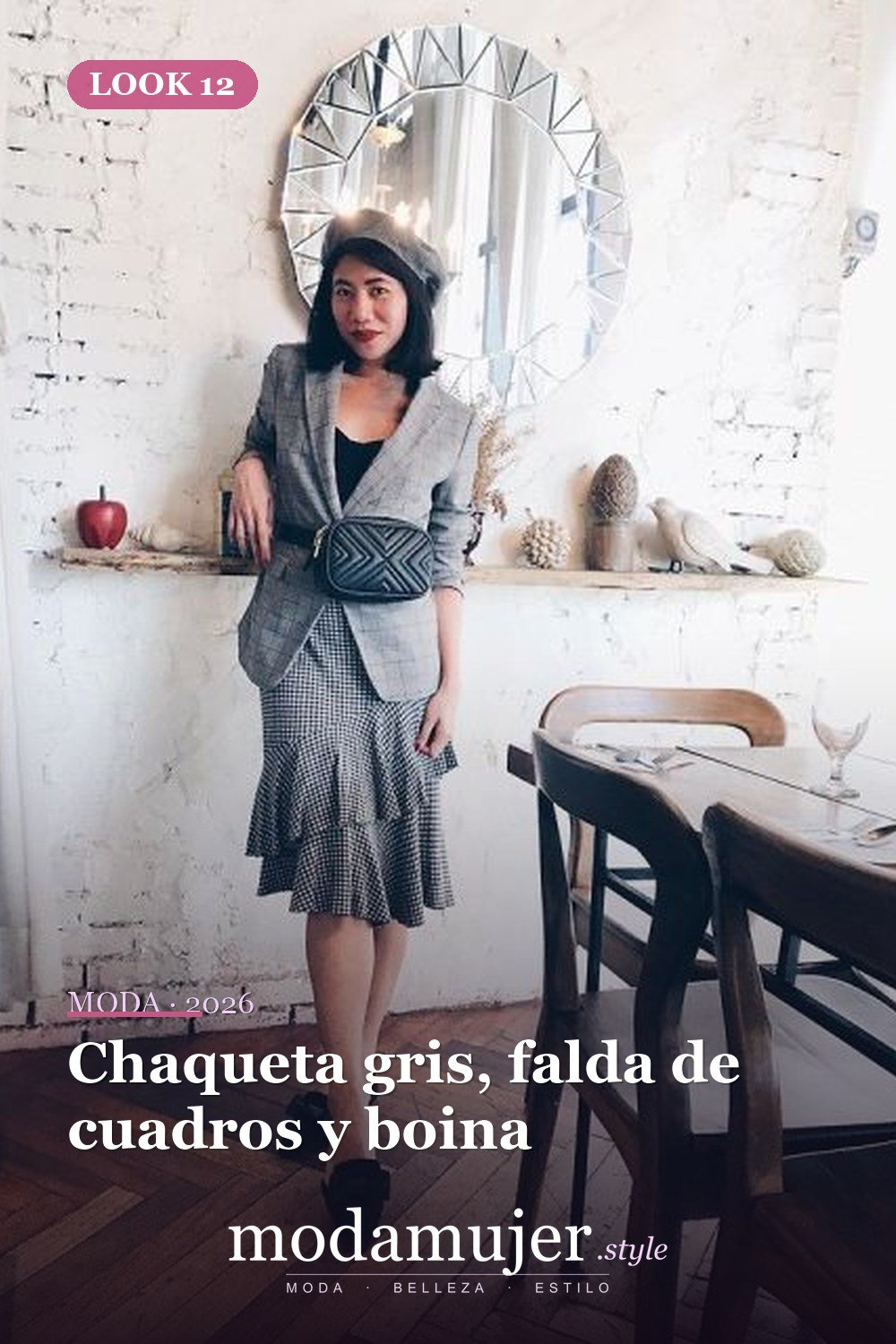 Chaqueta gris, falda de cuadros y boina — 18 trajes de otoño con riñoneras para damas en 2026